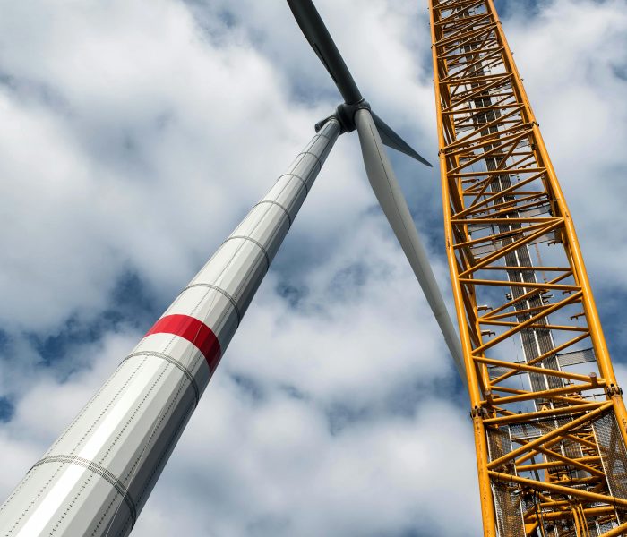 Infraestructura energética con aerogenerador y torre para suministro eléctrico